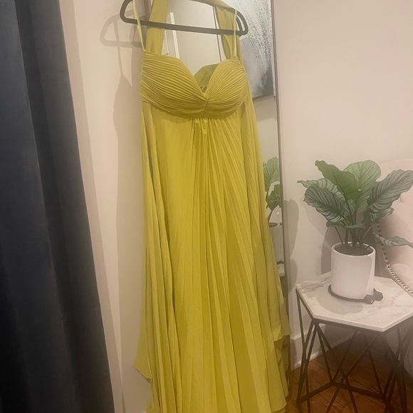Delfi Daphne Dress. Chartreuse with scarf. - Picture 4 of 4